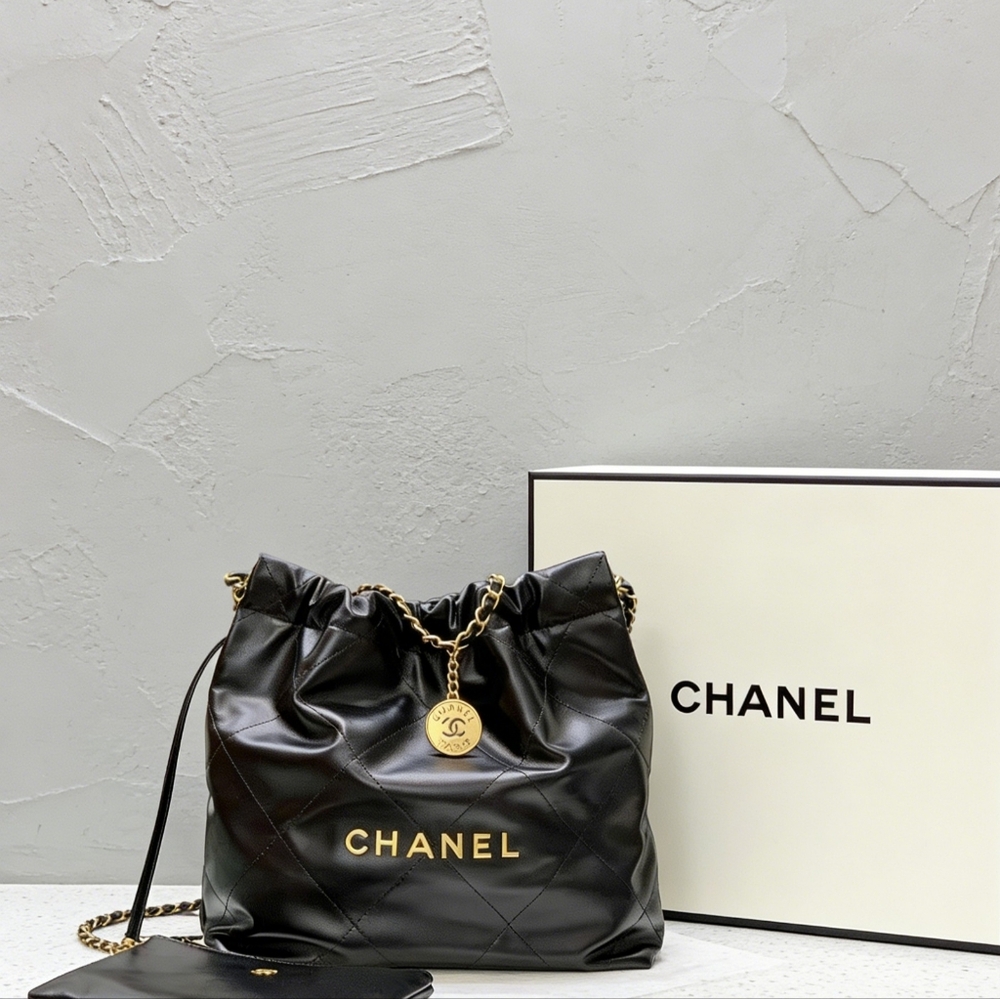Chanel 22 Large in Quilted Patent Leather